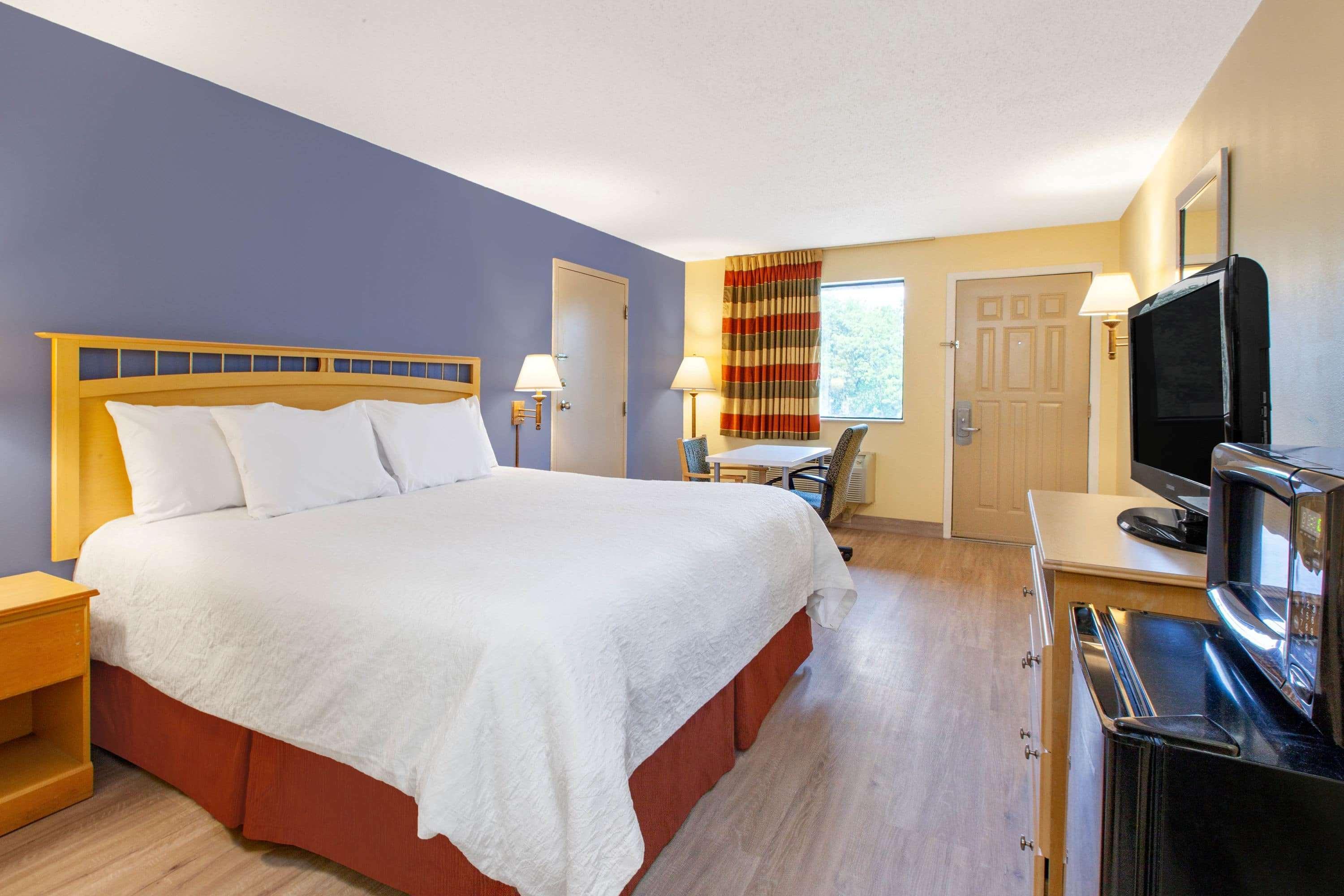 Days Inn By Wyndham Ґрантвілл Екстер'єр фото