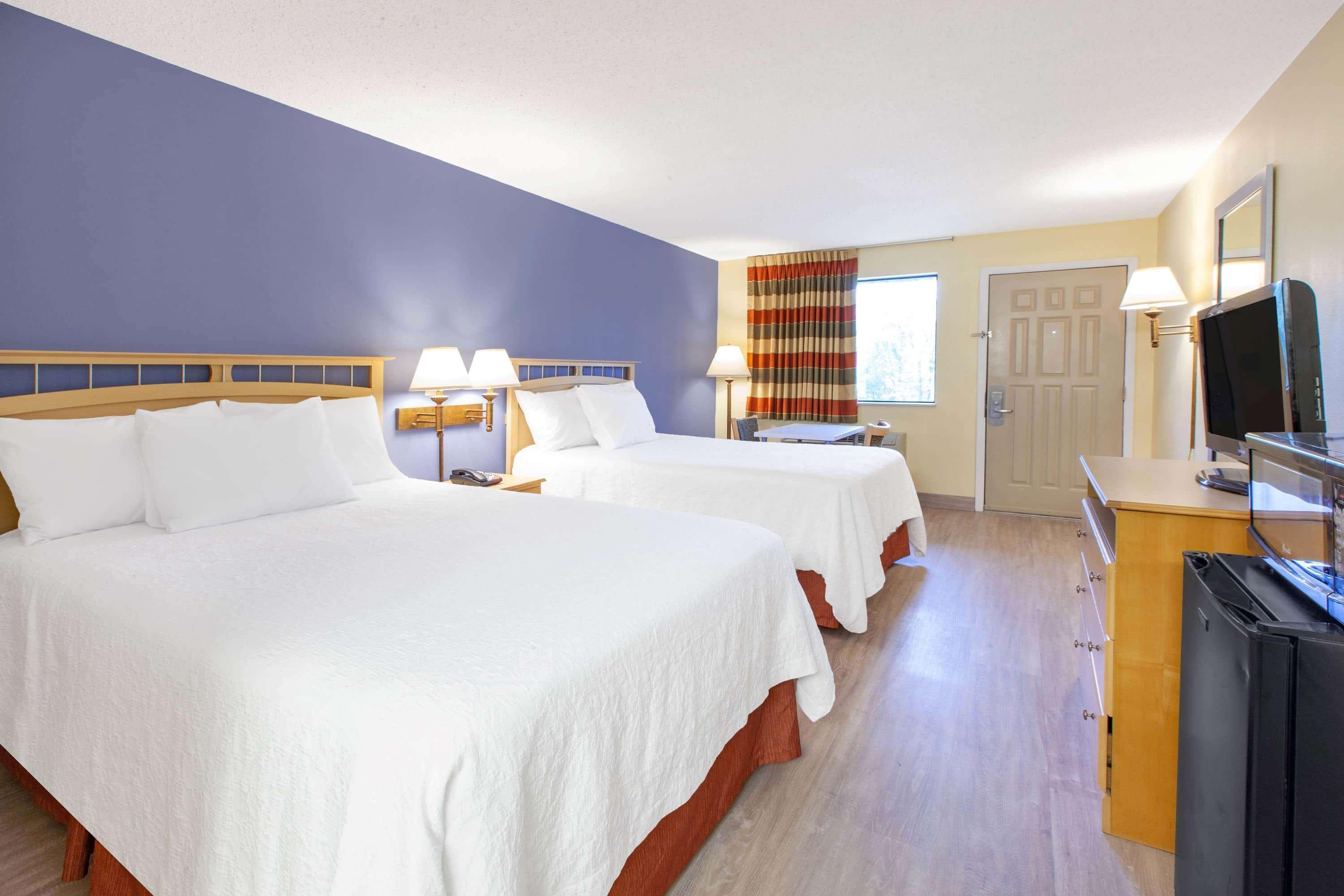 Days Inn By Wyndham Ґрантвілл Екстер'єр фото