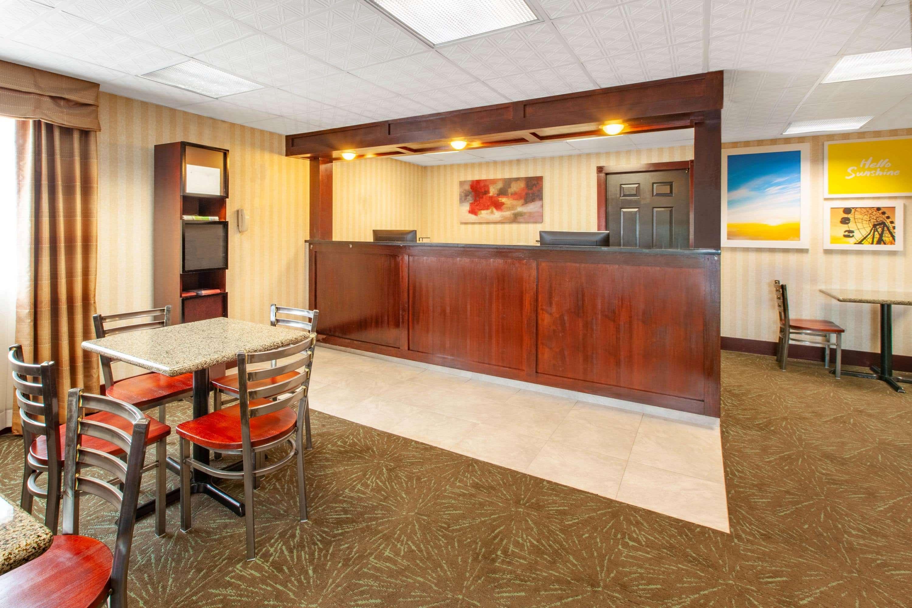 Days Inn By Wyndham Ґрантвілл Екстер'єр фото