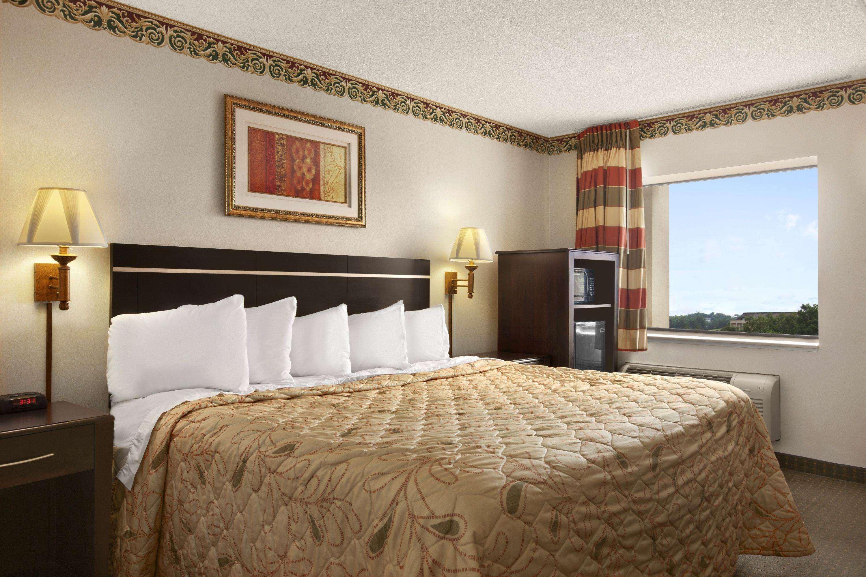 Days Inn By Wyndham Ґрантвілл Екстер'єр фото