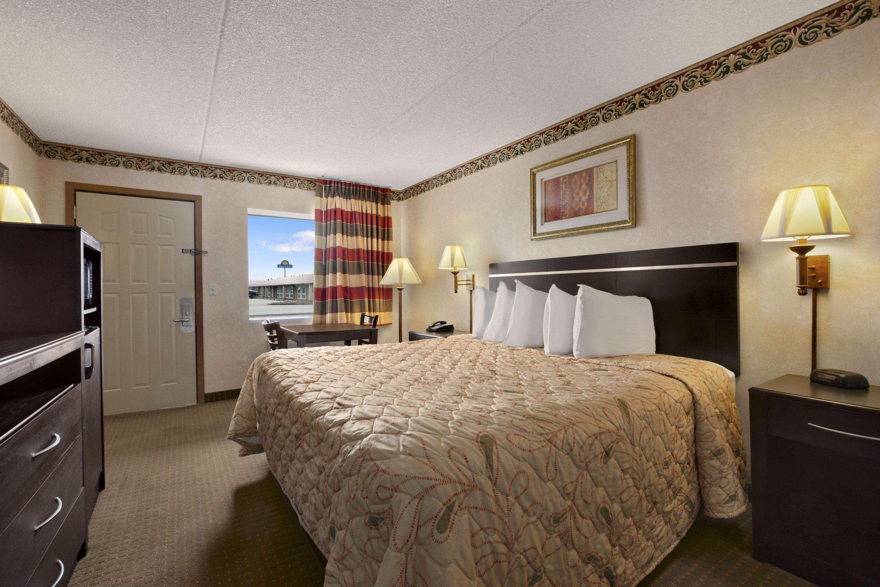 Days Inn By Wyndham Ґрантвілл Екстер'єр фото