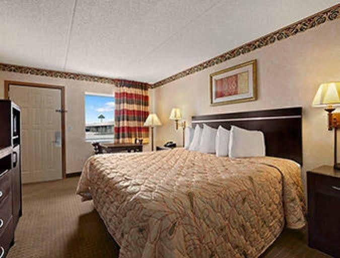 Days Inn By Wyndham Ґрантвілл Екстер'єр фото